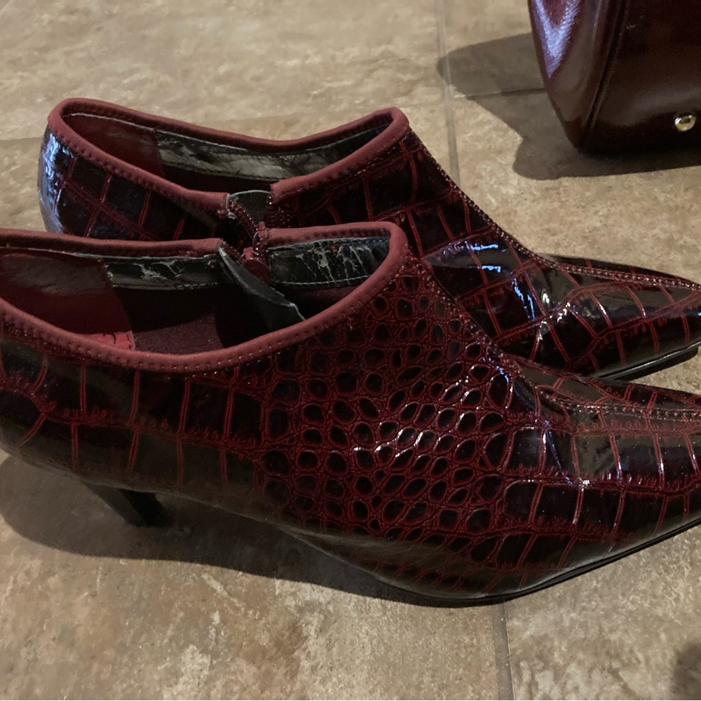 Comfort View Burgundy Booties & bonus matching Nine West Bag - Picture 3 of 10